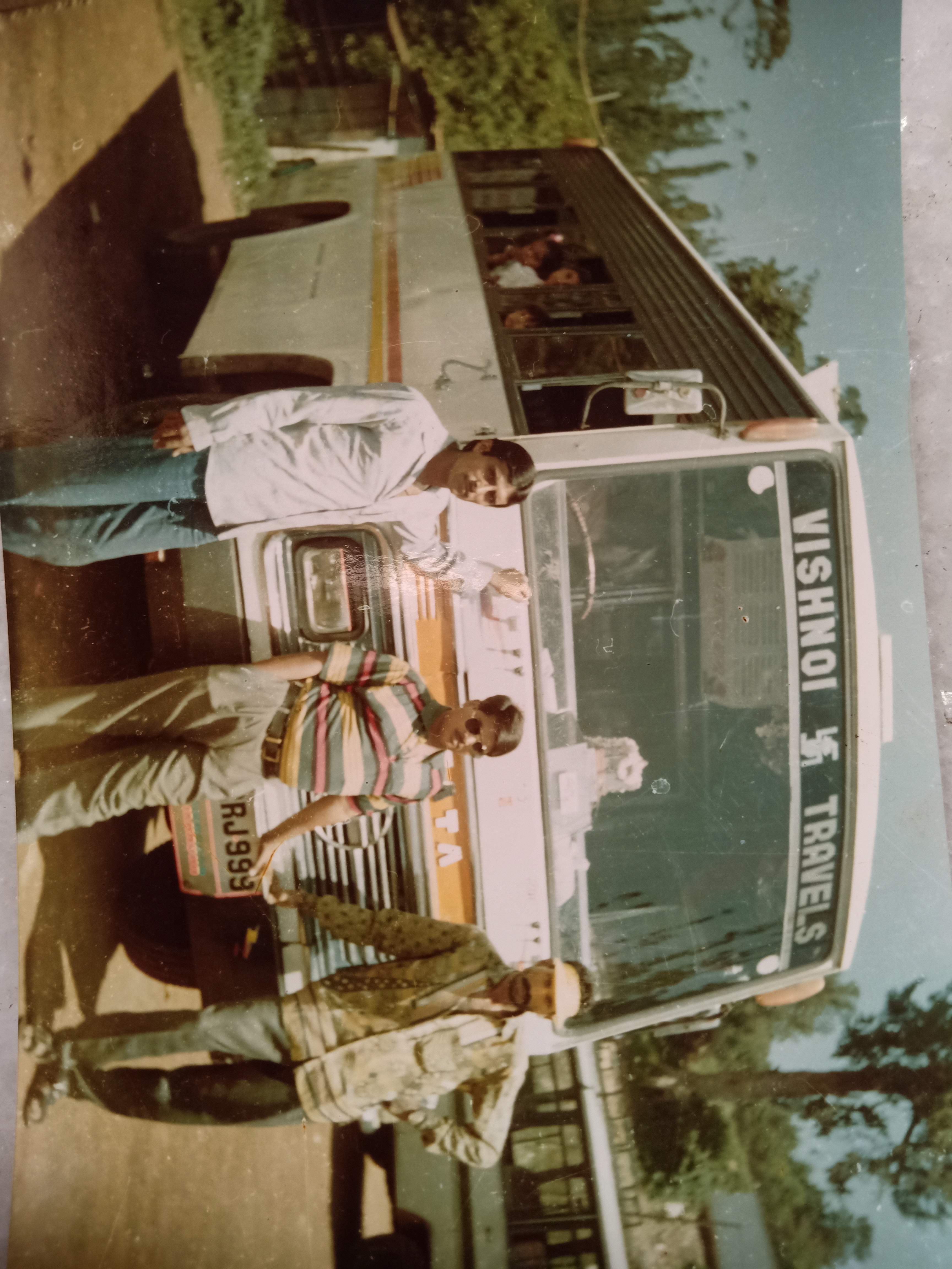 Vishnoi Travels Bus